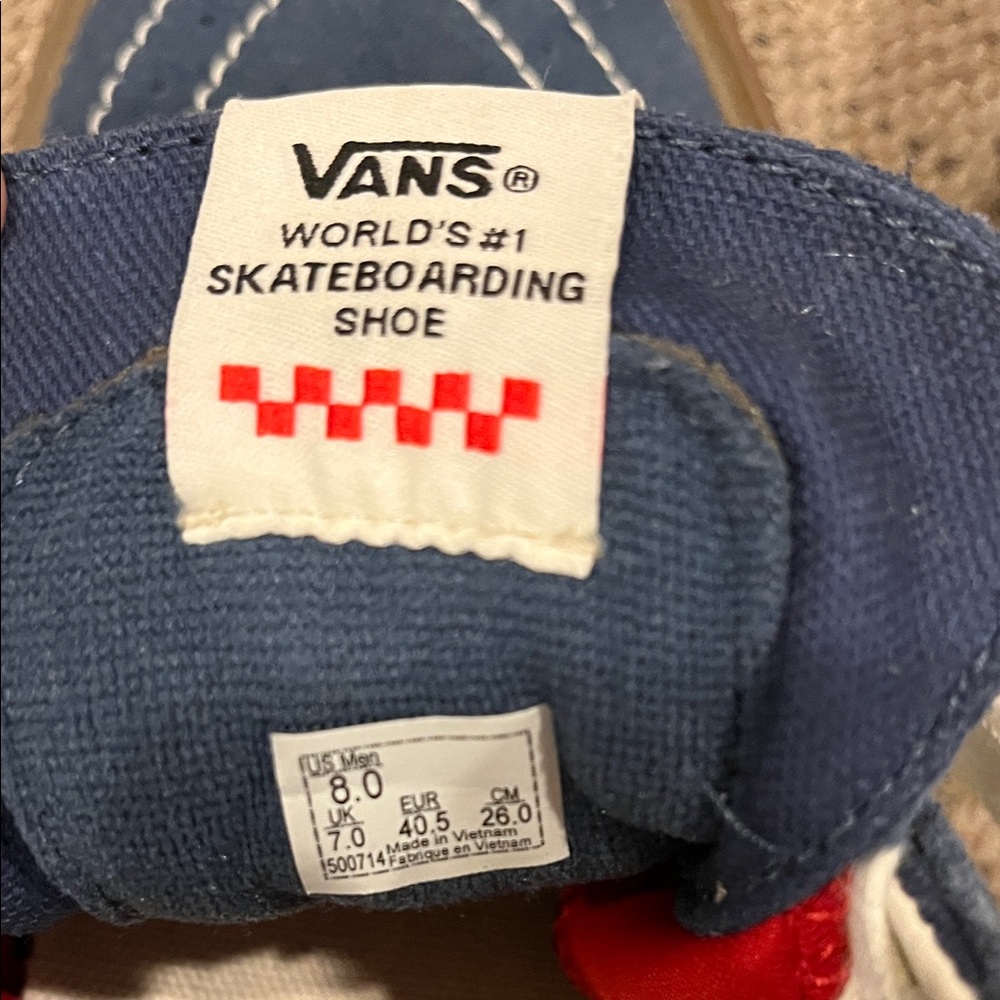 Vans Skate Sk8-Hi high-top sneakers in Navy with a gum sole. - Picture 2 of 7